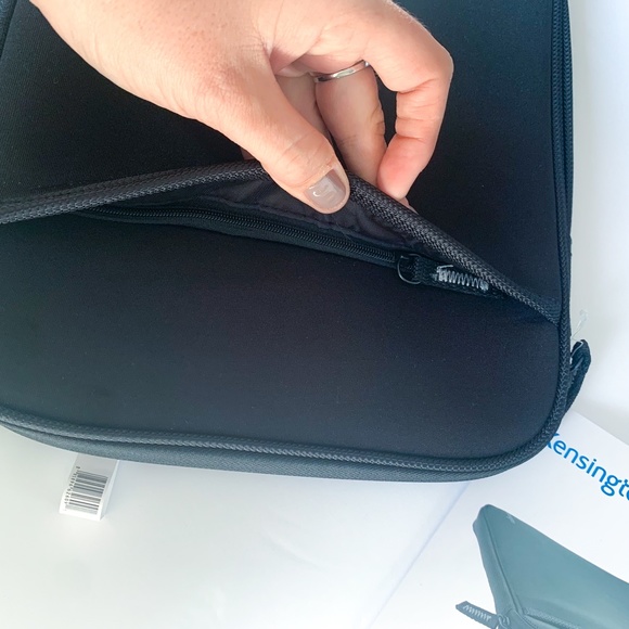 Kensington Universal Electronics Sleeve - Picture 4 of 5